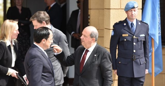 Tatar, görüşme için Hristodulis'e şart koştu