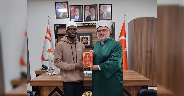 Nijeryalı Goddesire, Müslüman oldu, Ali ismini aldı