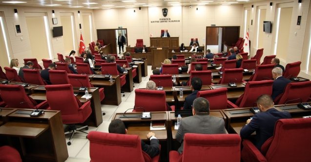 Stenograflar Meclis'i terk etti, yasa geçemedi
