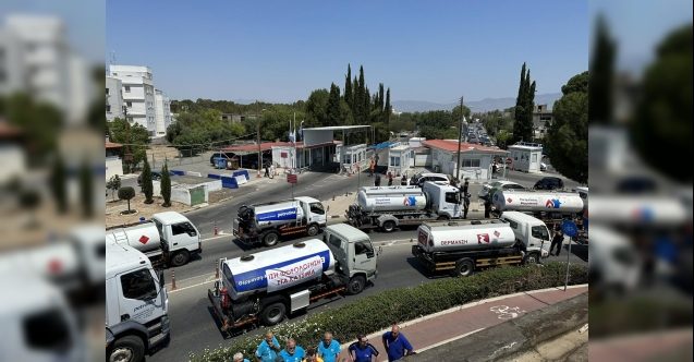 Rum benzincilerden eylem: Metehan'da geçişler durdu