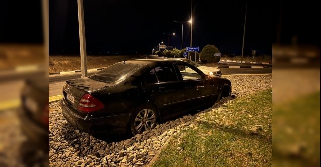 Alkollü sürücü çembere daldı