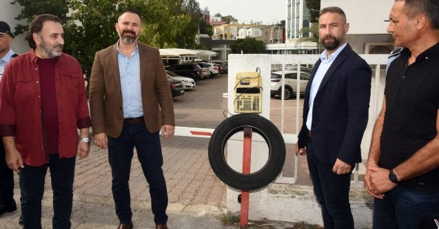 Elektrik zammına protesto: Kıb-Tek'e lastik ve hesap makinesi bıraktılar