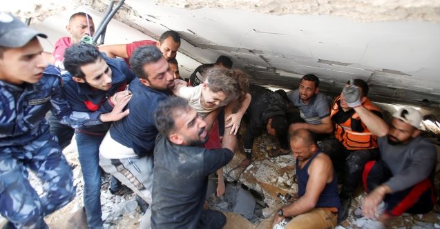 Gazze’de 1400’ü çocuk 2 binden fazla kişi enkaz altında