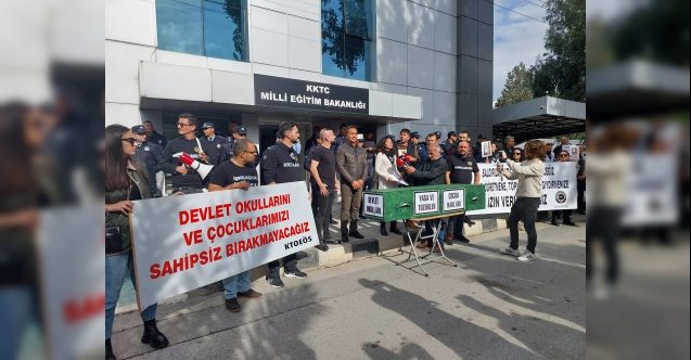 Öğretmenlerden tabutlu eylem