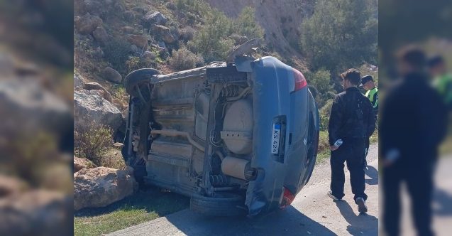 Yoldan çıkıp devrildi