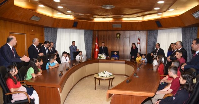 Bakanlık koltukları çocuklara devredildi
