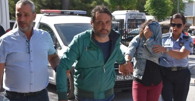 Öğretmene bakın! Karı koca polislere saldırdı