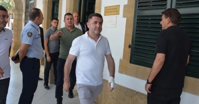 Araçlarına çarpan korsan taksiciyi dövdüler