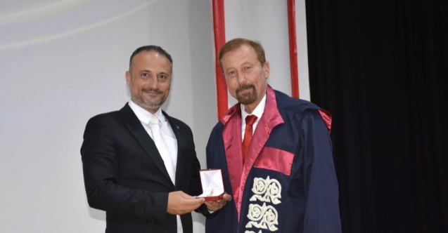 Dr. Suat Günsel Onur Ödülü Altın Madalyası’nın sahibi Prof. Dr. Etikan oldu.