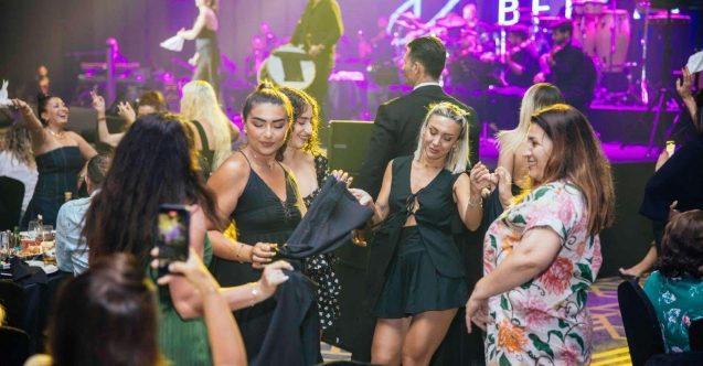 Grand Sapphire'de Derya Bedavacı ile muhteşem gece