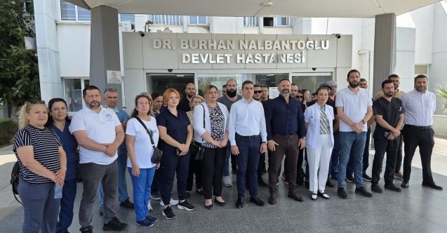 Sağlıkçılar ayağa kalktı