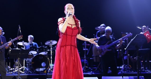 Les Ambassadeurs’ta Candan Erçetin ile coşku dolu gece