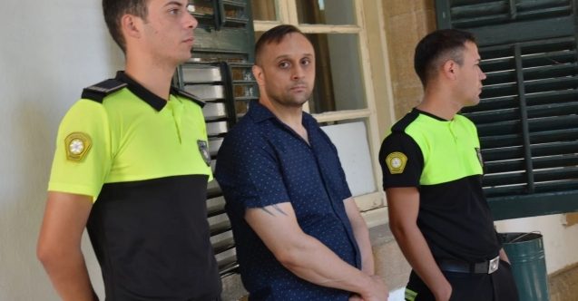 Park yerinde 83 yaşındaki yayaya çarptı