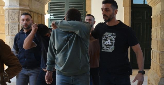 Ağaçların altlarına zula yaptılar
