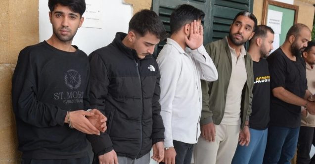 "Annemi gösterip öldürürüz dediler"