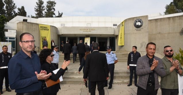 Öğretmenlerden Çavuşoğlu’na protesto