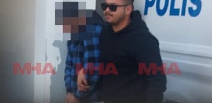 İki kişiyi bıçakladı