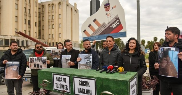Öğretmenlerden yine tabutllu eylem