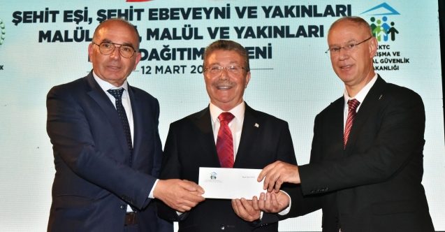 İlk kartı Üstel aldı