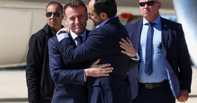 Macron ve Miçotakis Kıbrıs'ta