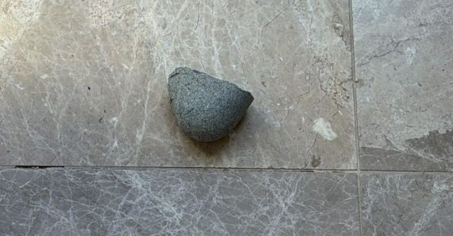 Meclis'e taşlar atıldı