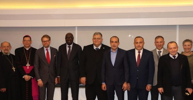 Vakıflar'dan diplomatik temsilcilere iftar programı