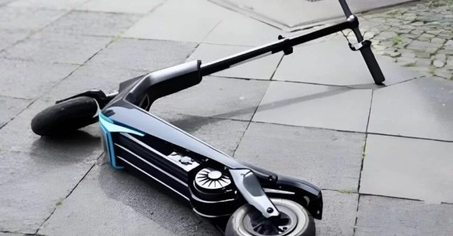86 yaşındaki elektrikli scooter sürücüsü yaralandı