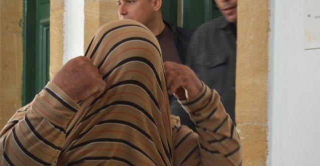 Otostop, kabusa döndü! Genç kız, arabadan atlayarak kurtuldu