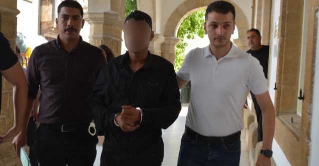 İçki şişesiyle kardeşine saldırdı