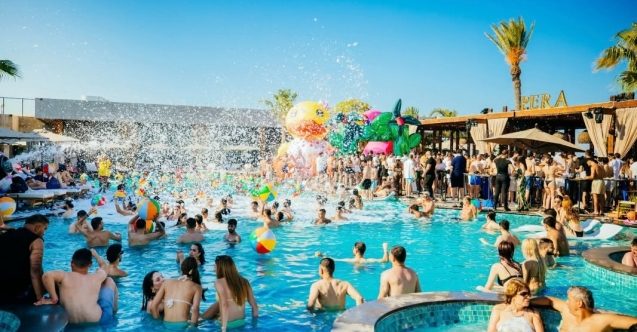 Yazın en gözde buluşma noktası: Pera