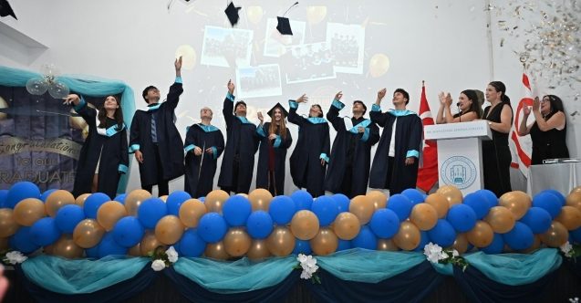 Dr. Suat Günsel Girne Koleji’nde Mezuniyet Coşkusu