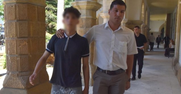 Abisini bıçakladı!