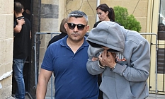 Sahte kimlik kartını polise verdi