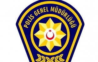 Polisi görünce tabancayı pencereden attı, evde uyuşturucu da çıktı