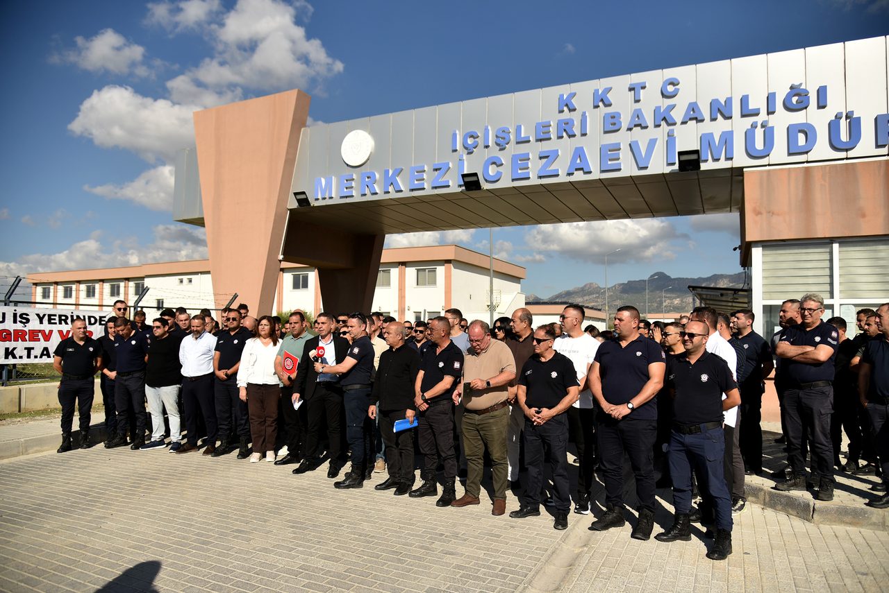 Cezaevi'nde giriş çıkışa grev engeli